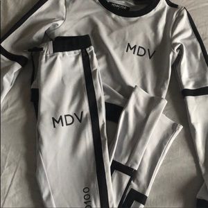 Maniere de Voir track suit